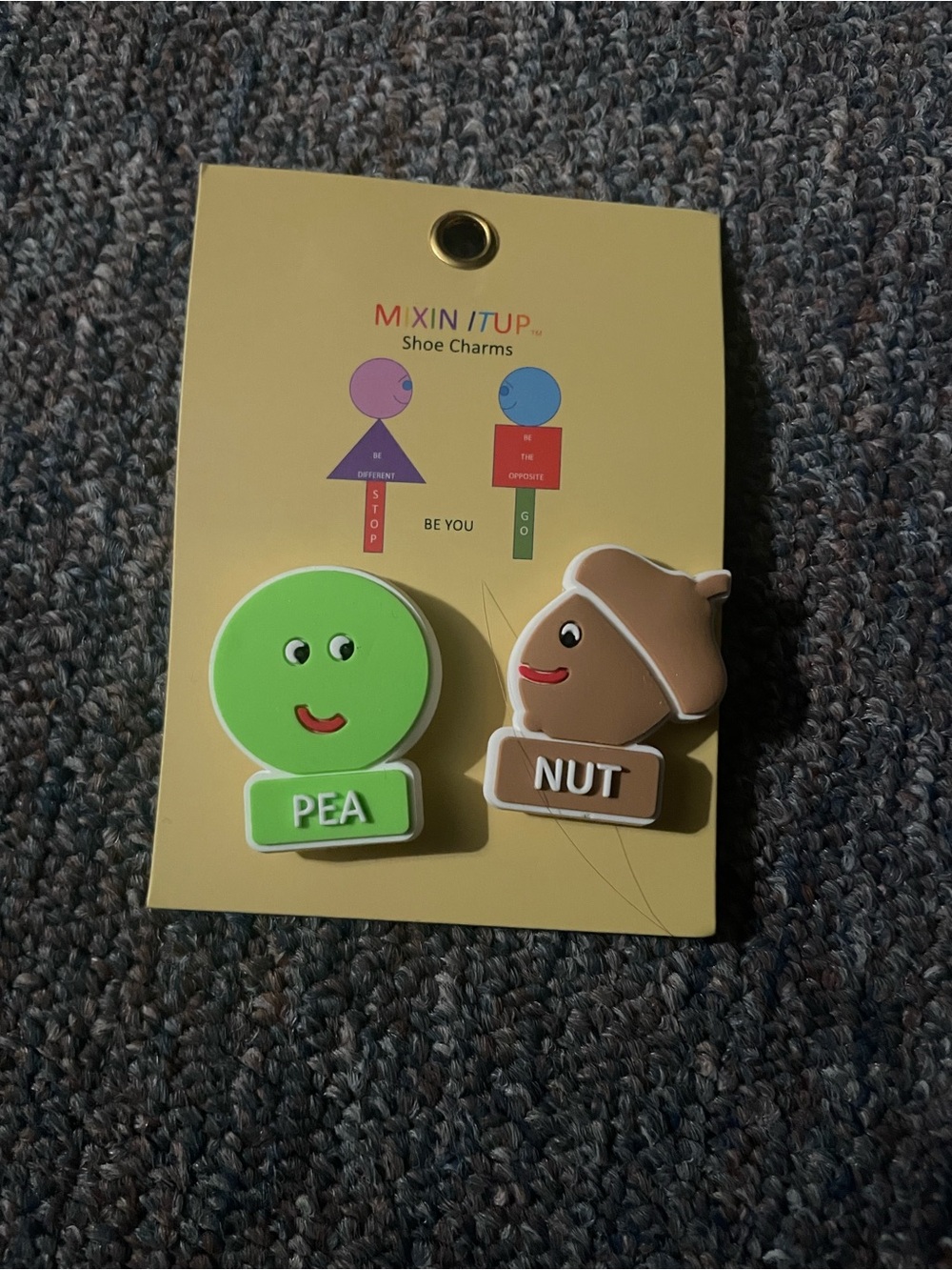 MIXIN IT UP Crocs Green Pea & Brown Nut Shoe Charms
